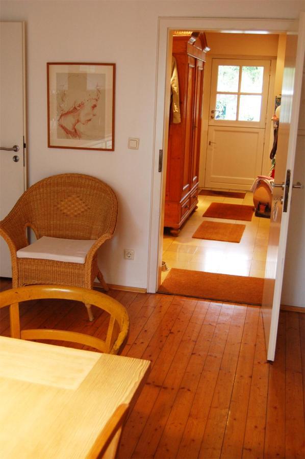 Apartment Haus Rothenstein, Ruhige Fewo, Ca. 10 Min. Zu Messe Und Flughafen Meerbusch